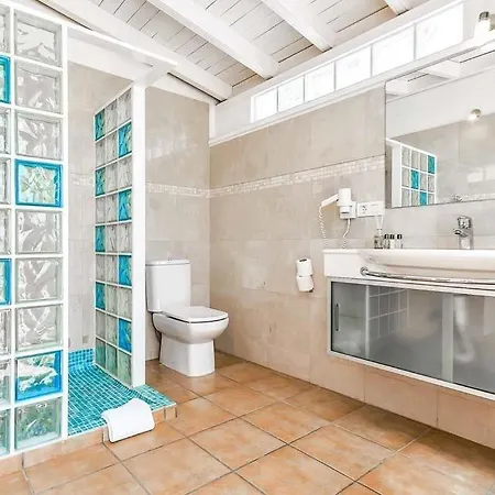 La Caleta Sleeps 6 With Pool And Wifi فيلة